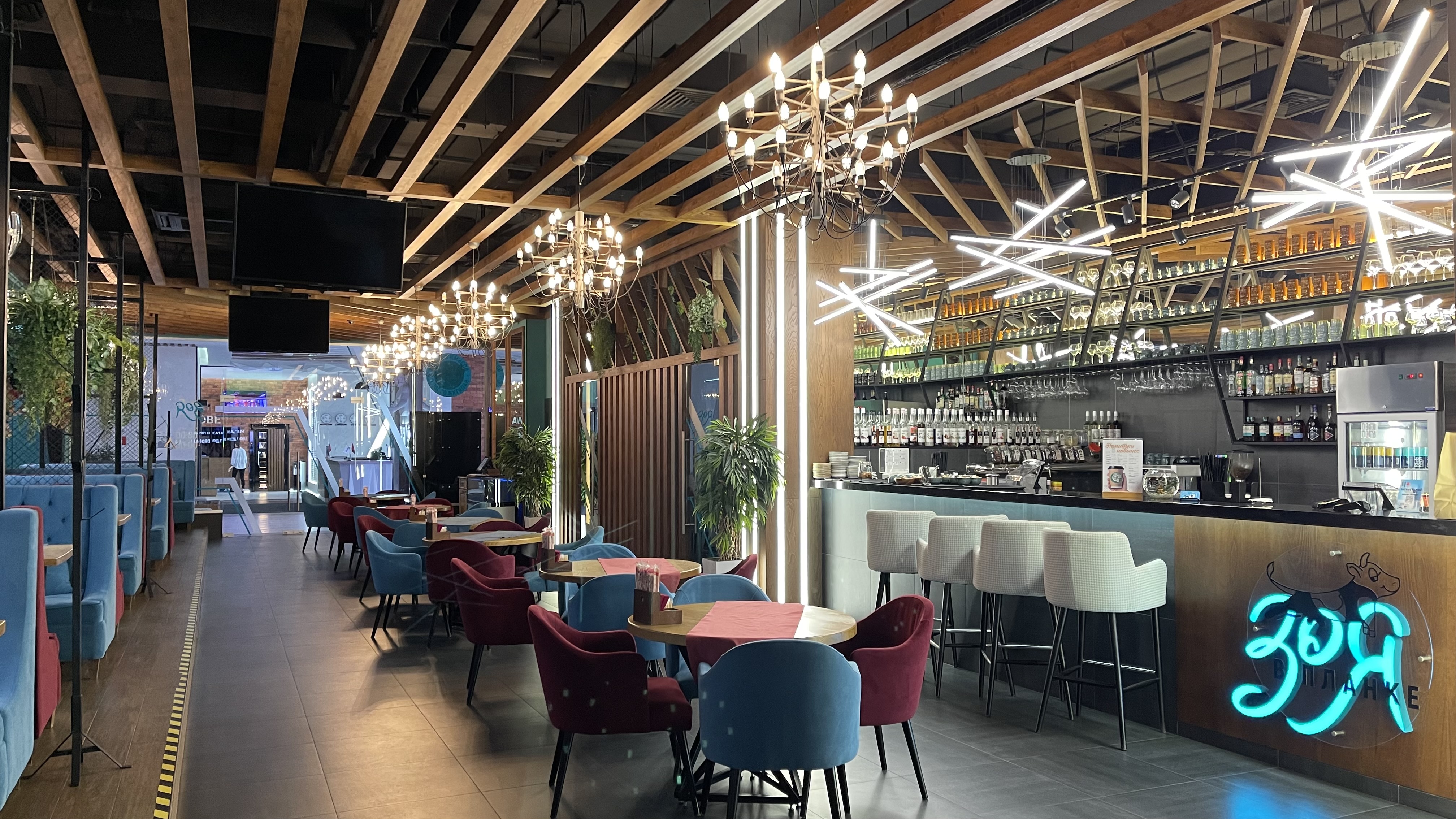 Добро пожаловать в Кафе-бар «Зоя в планке»